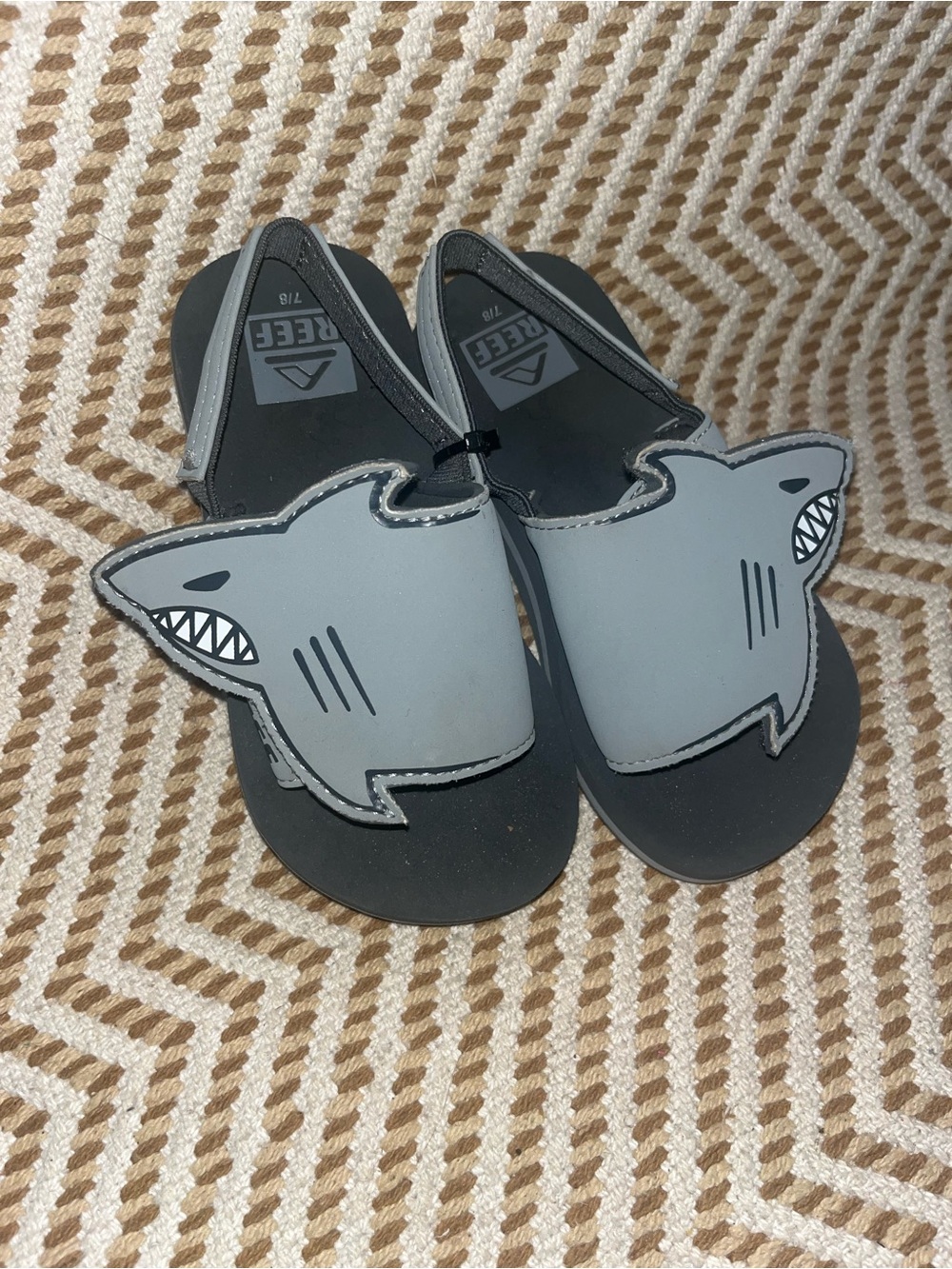 Reef Kids Gray Shark Slide Sandals with Shark Applique Velcro size 7/8
